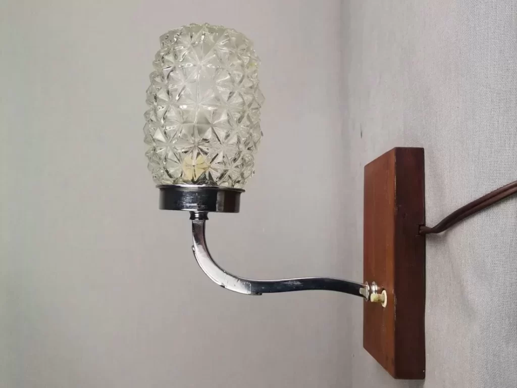 Wall sconce in wood and glass